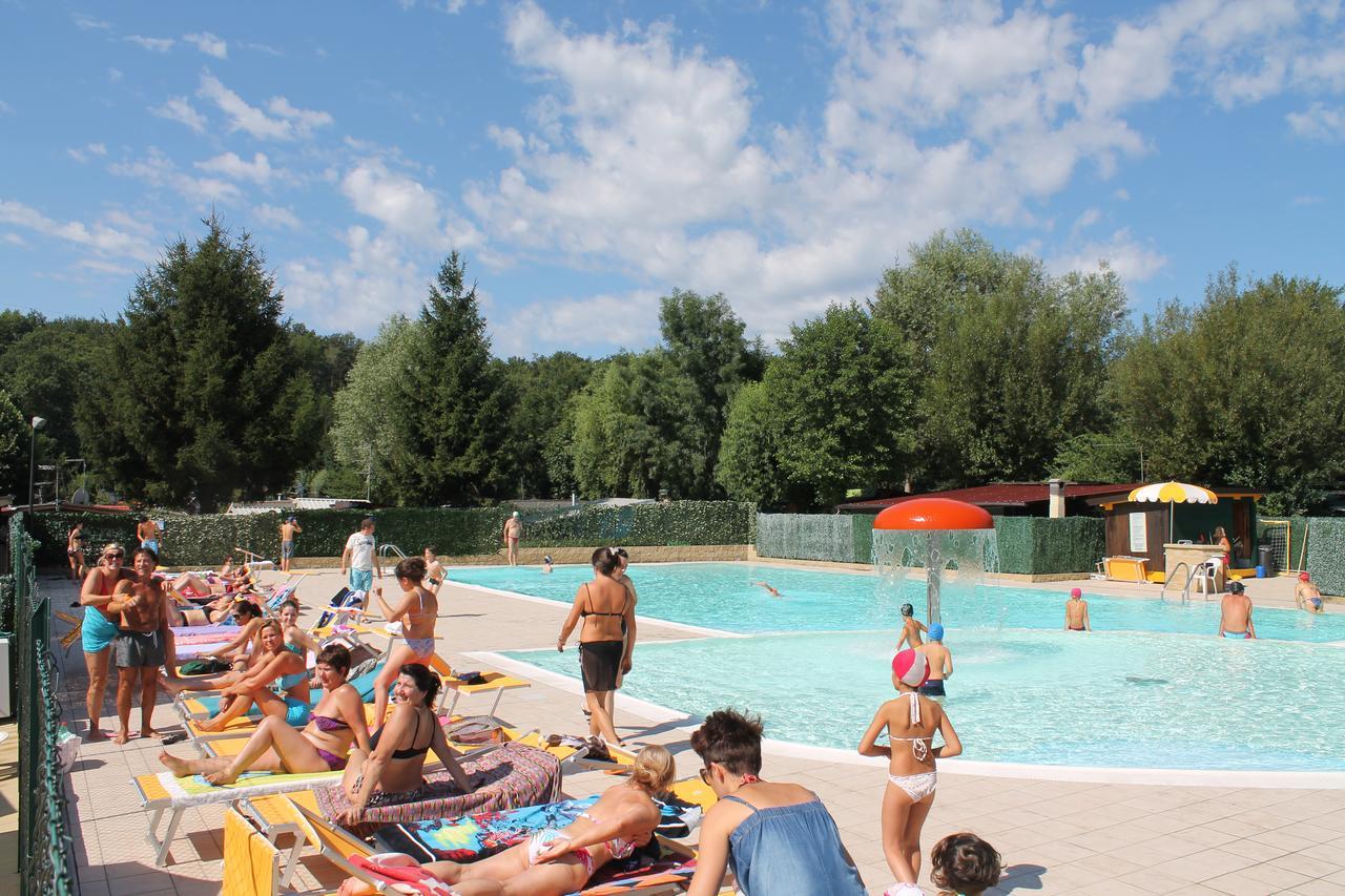 Camping Montorfano Екстериор снимка